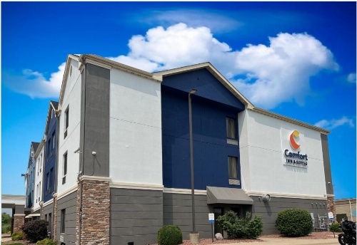 Comfort Inn & Suites Kenosha-Pleasant Prairie image 1